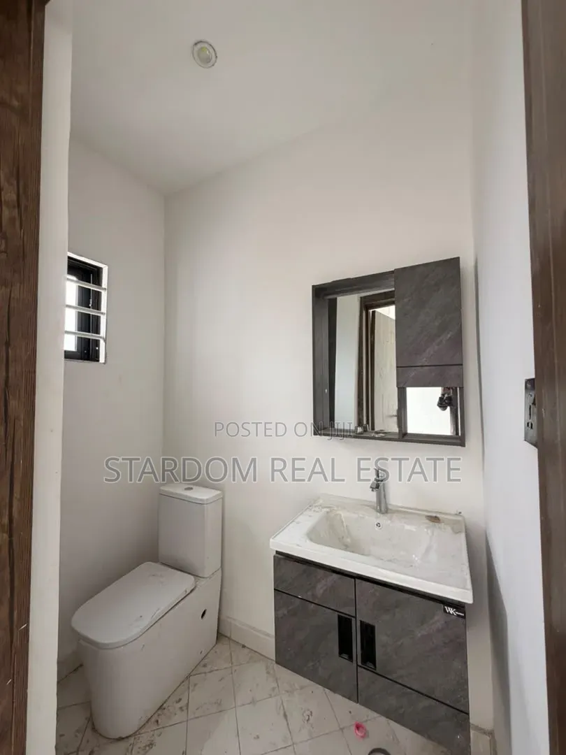 2bdrm Townhouse/Terrace in Ashaley Botwe, Nmai-Dzorn for sale