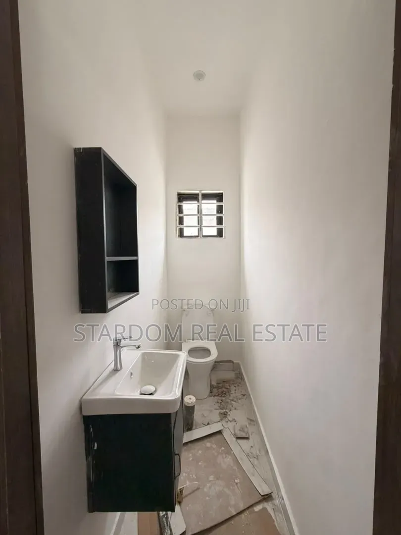2bdrm Townhouse/Terrace in Ashaley Botwe, Nmai-Dzorn for sale