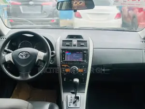 Toyota Corolla S Special Edition 4dr Sedan (1.8L 4cyl 4A) 2013 White