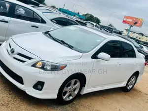 Toyota Corolla S Special Edition 4dr Sedan (1.8L 4cyl 4A) 2013 White