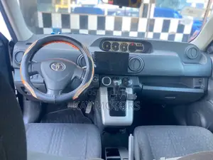 Toyota Corolla Rumion Hatchback 1.5 FWD 2011 Black