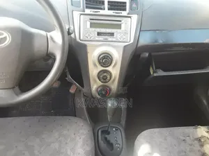 Toyota Vitz 2010 Gray