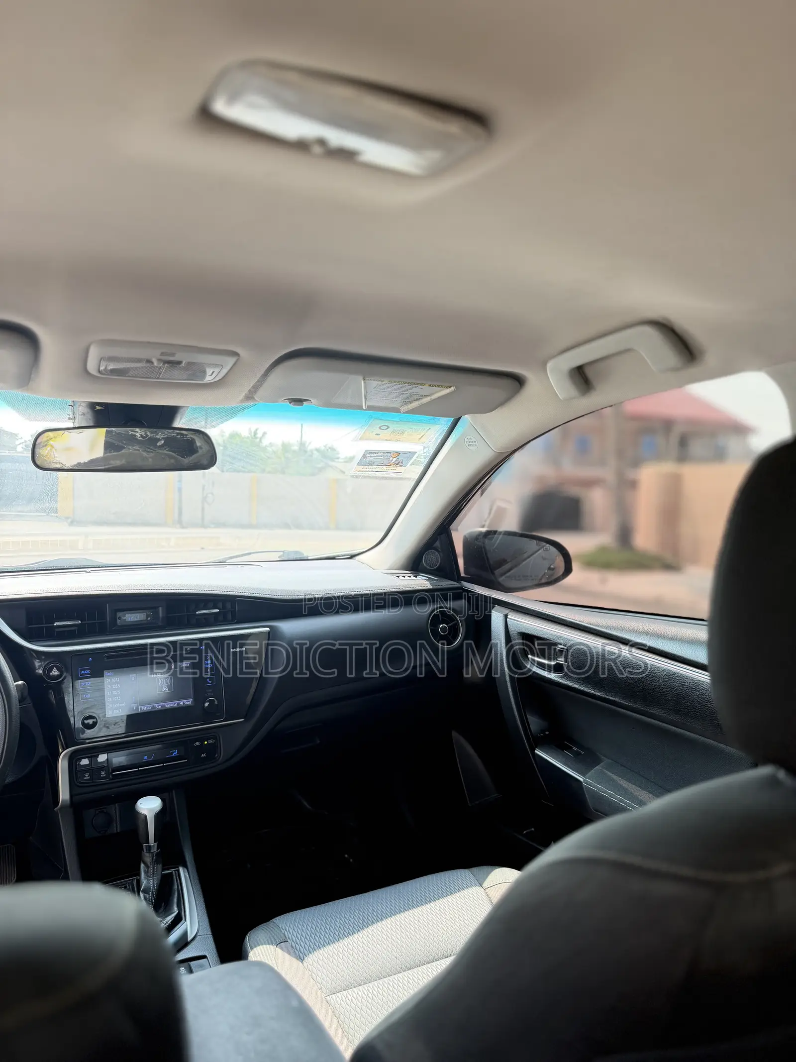 Toyota Corolla LE (1.8L 4cyl 2A) 2019 Gray