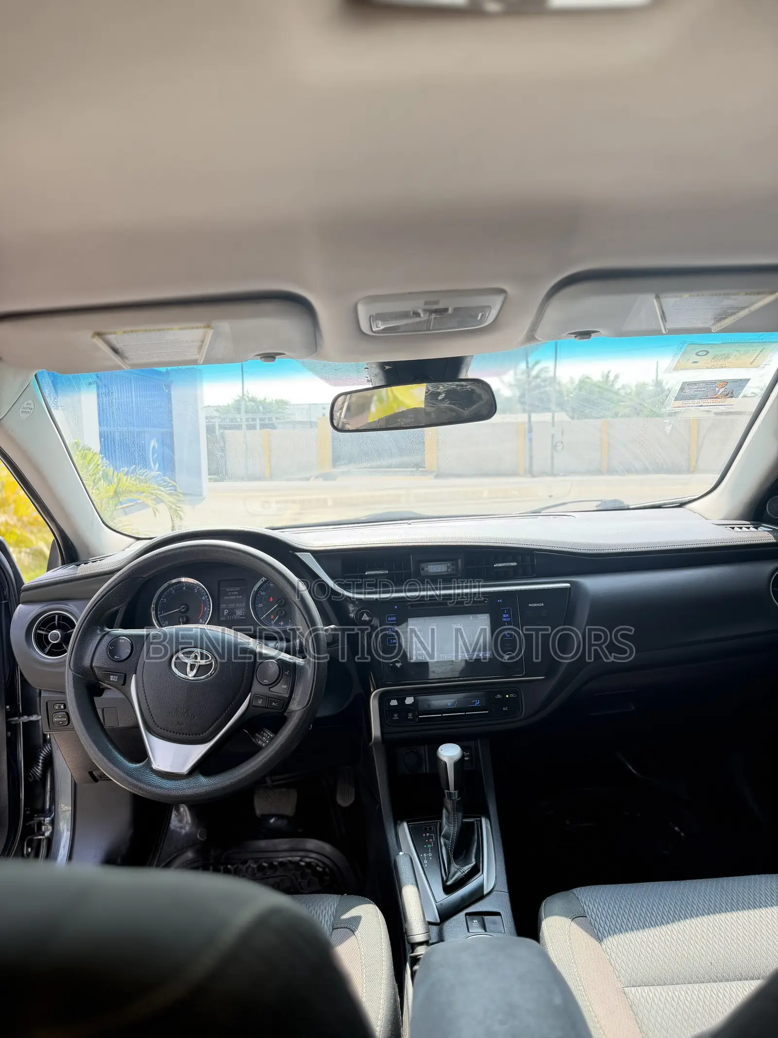 Toyota Corolla LE (1.8L 4cyl 2A) 2019 Gray