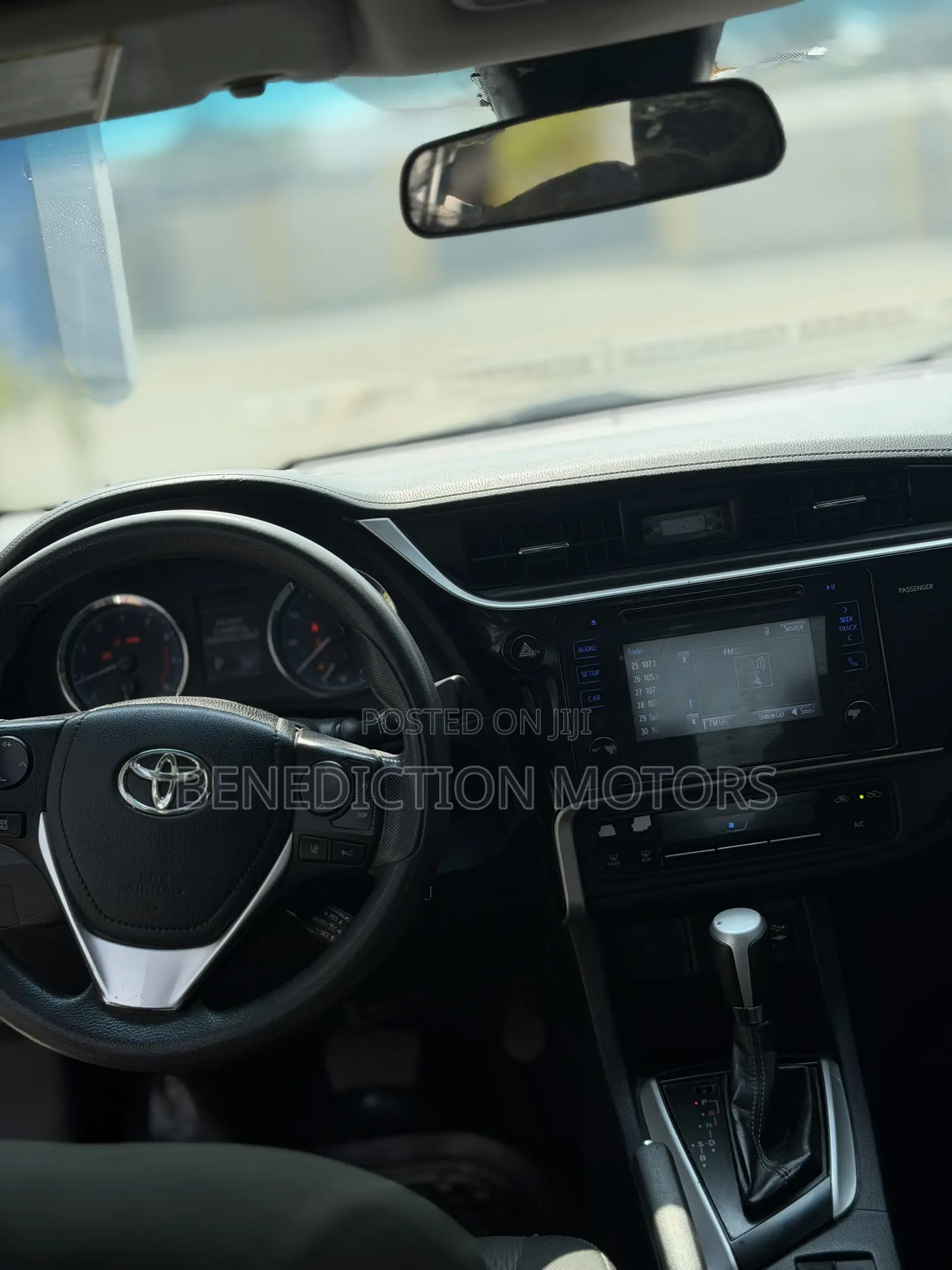 Toyota Corolla LE (1.8L 4cyl 2A) 2019 Gray