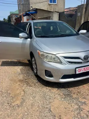 Toyota Corolla LE 4dr Sedan (1.8L 4cyl 4A) 2013 Silver