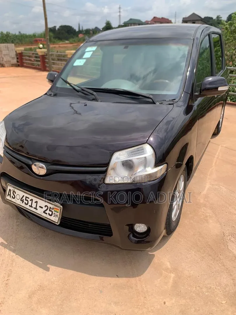 Toyota Sienta 2013 Black