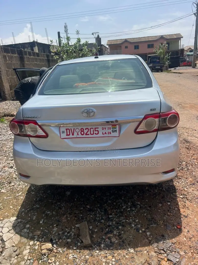 Toyota Corolla LE 4dr Sedan (1.8L 4cyl 4A) 2013 Silver