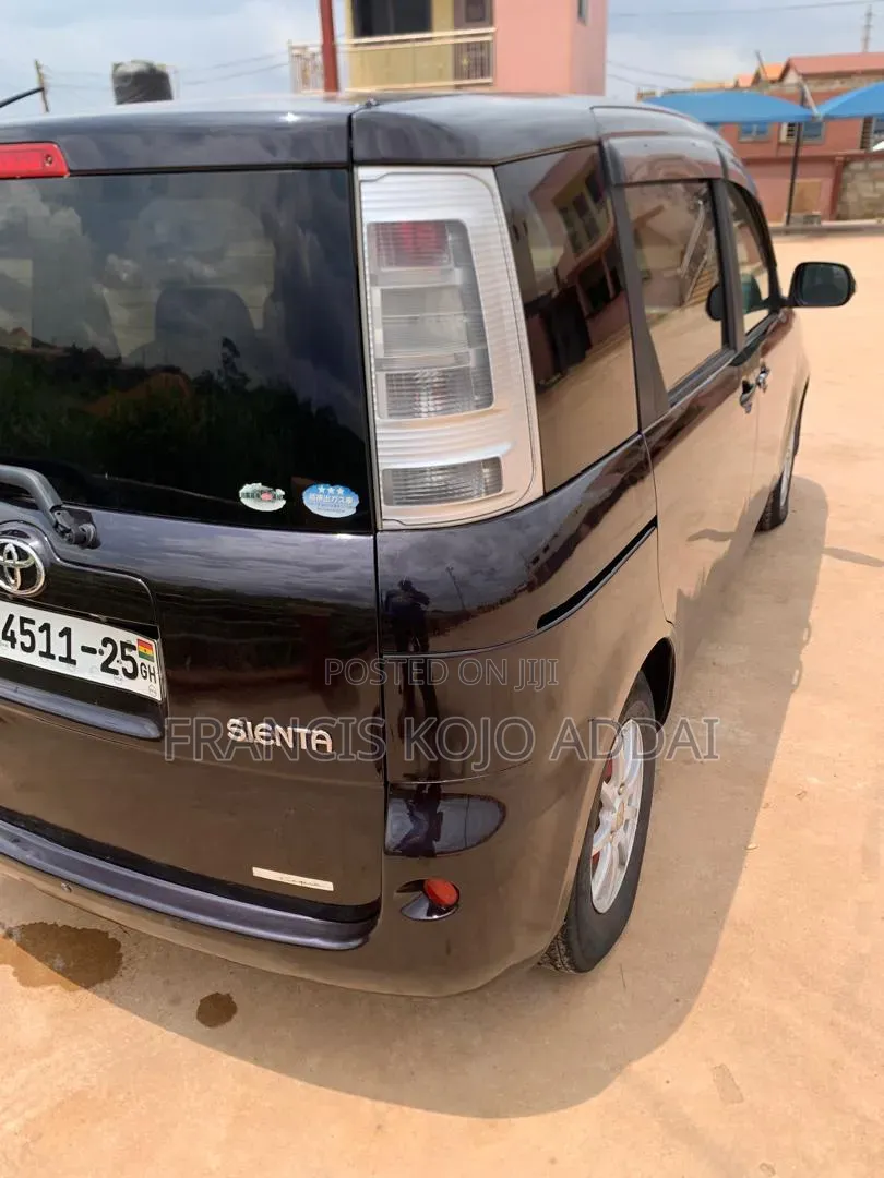 Toyota Sienta 2013 Black