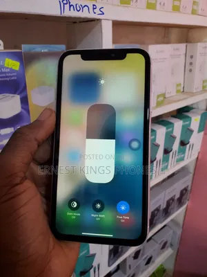Apple iPhone XR 64 GB White