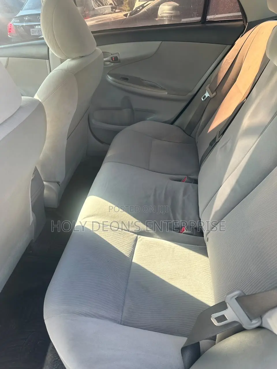 Toyota Corolla LE 4dr Sedan (1.8L 4cyl 4A) 2013 Silver