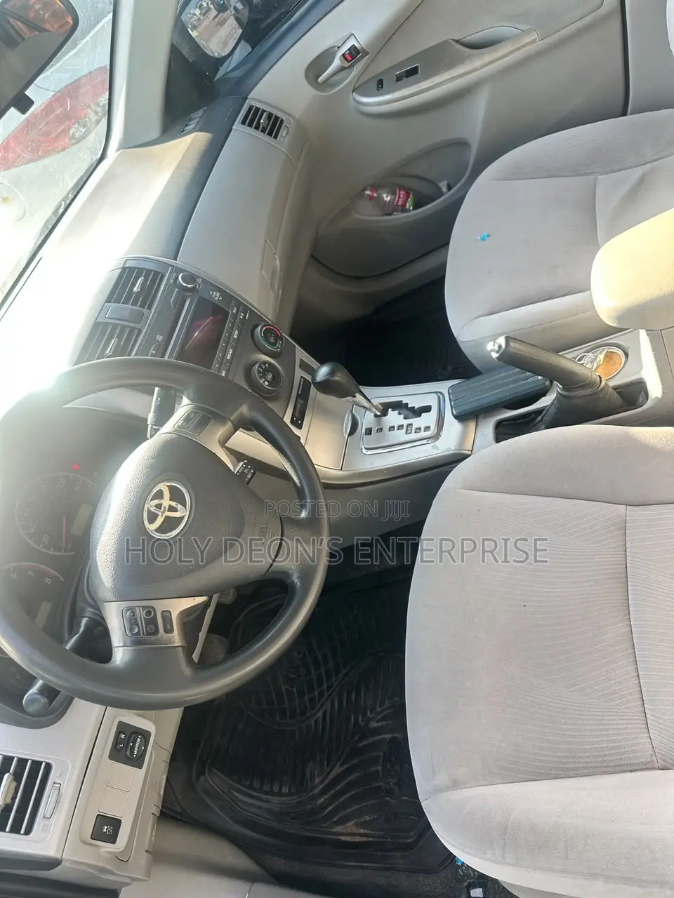 Toyota Corolla LE 4dr Sedan (1.8L 4cyl 4A) 2013 Silver
