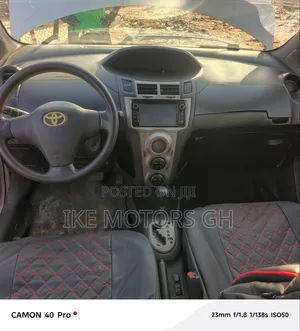 Toyota Vitz 2010 Silver