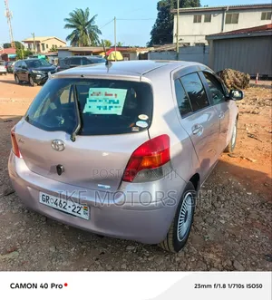 Toyota Vitz 2010 Silver