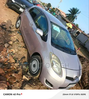Toyota Vitz 2010 Silver