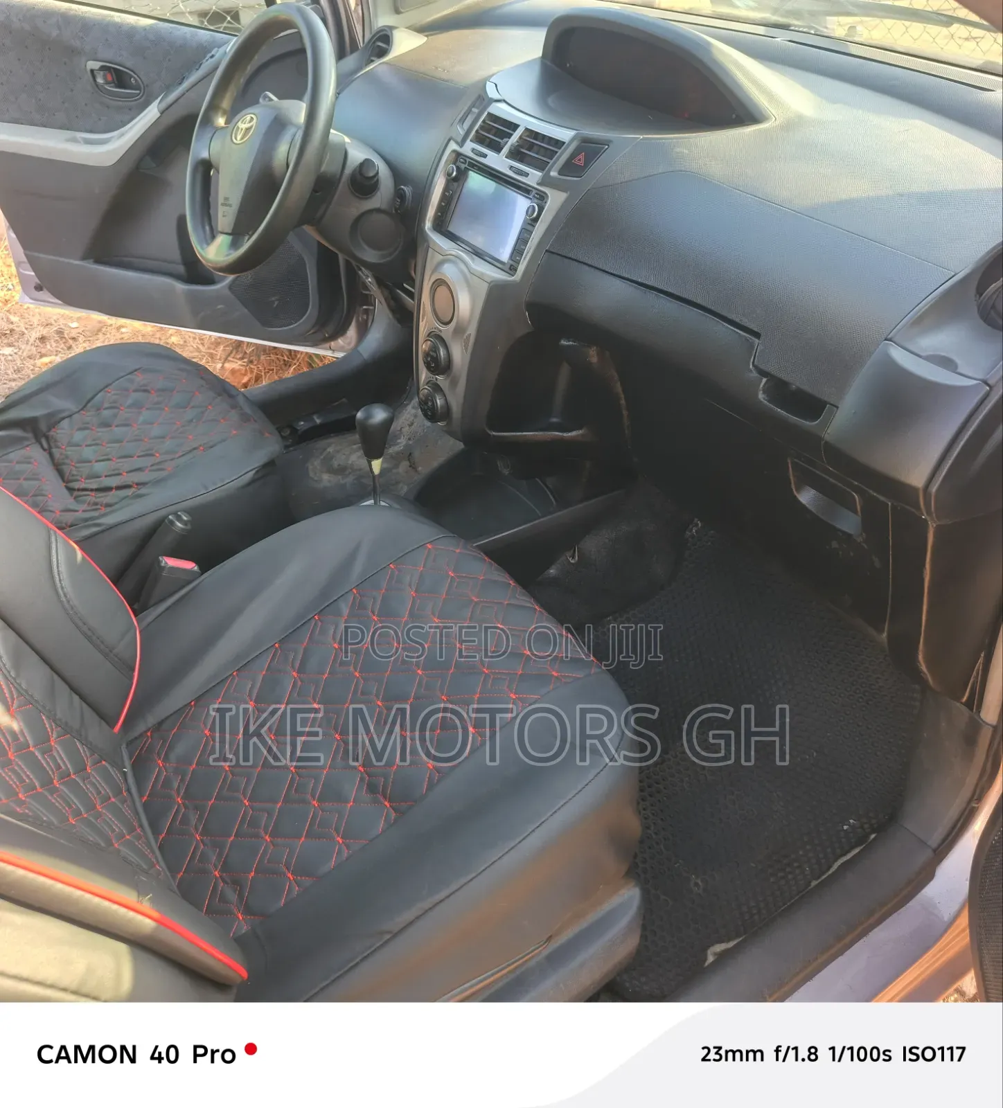 Toyota Vitz 2010 Silver
