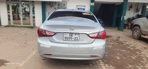 Hyundai Sonata SE 2.0T Sedan FWD (2.0L 4cyl 6A) 2013 Silver