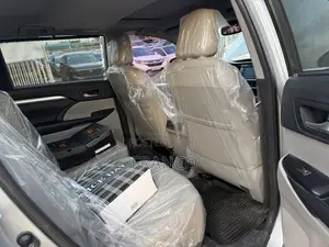Toyota Highlander XLE 2019 Gray