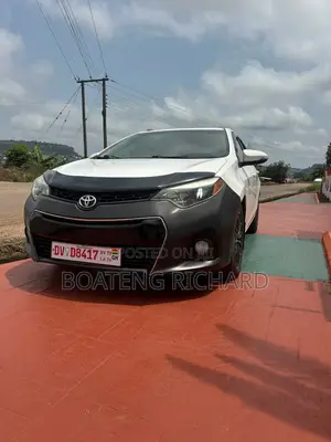 Toyota Corolla S w/Special Edition Pkg (1.8L 4cyl CVT) 2016 White