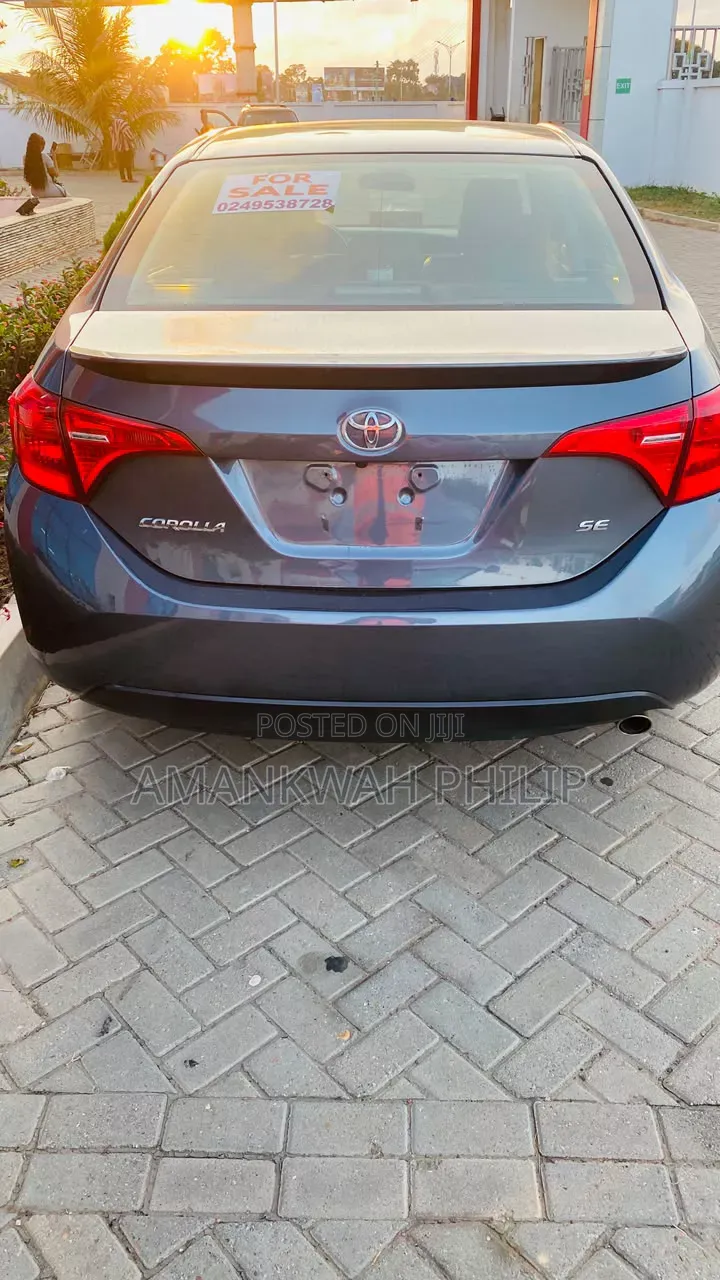 Toyota Corolla LE (1.8L 4cyl 2A) 2018 Gray