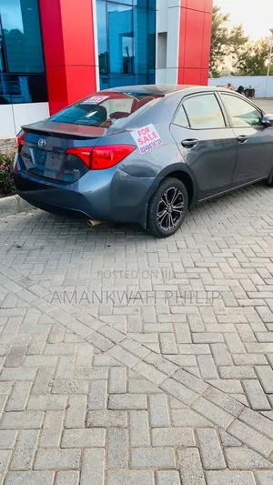 Toyota Corolla LE (1.8L 4cyl 2A) 2018 Gray