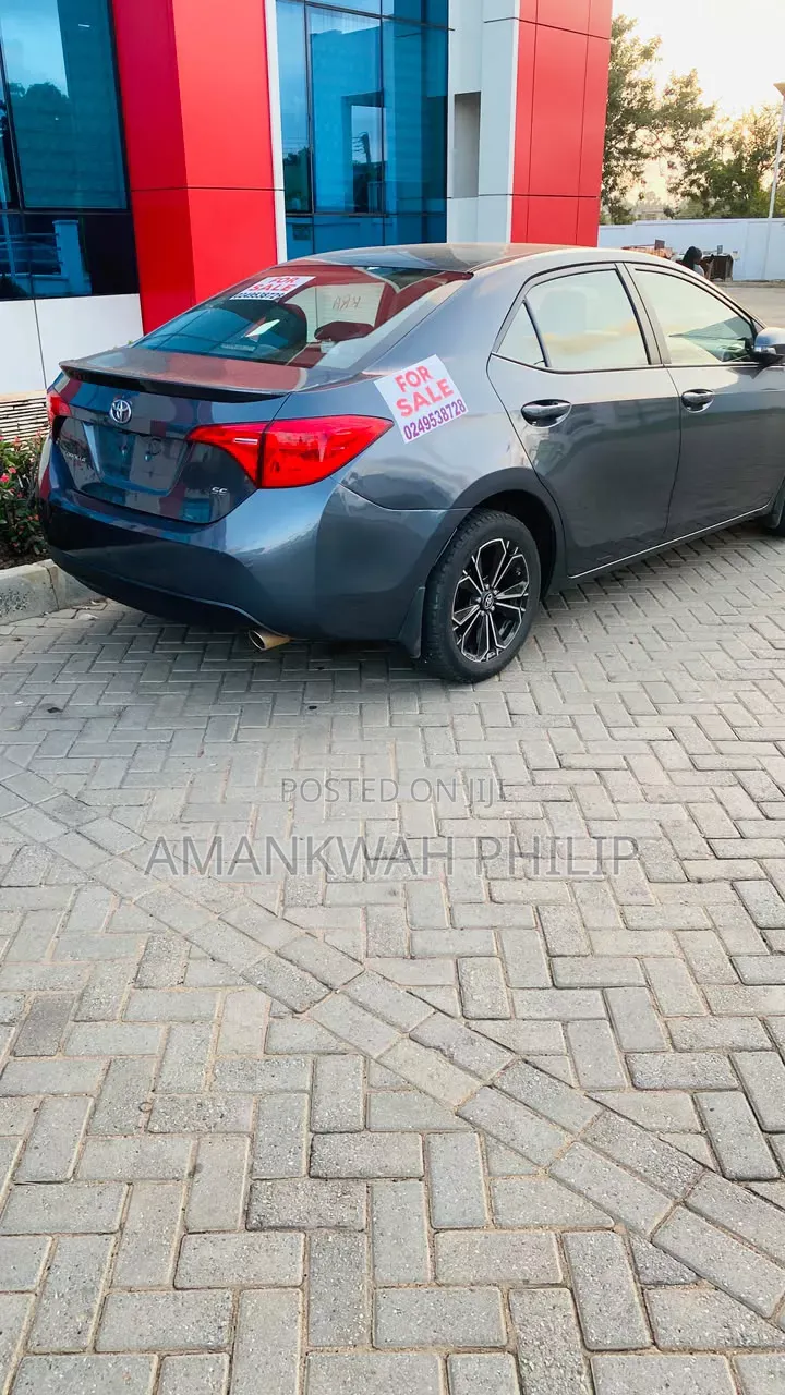 Toyota Corolla LE (1.8L 4cyl 2A) 2018 Gray