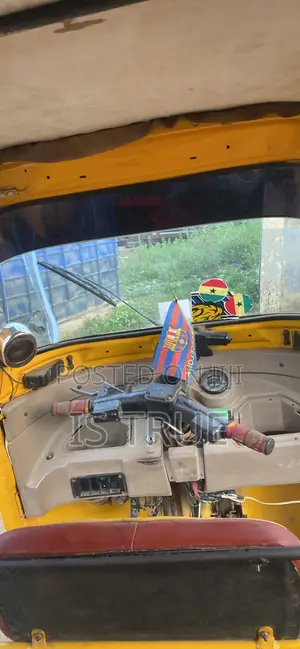 Bajaj RE 2019 Yellow