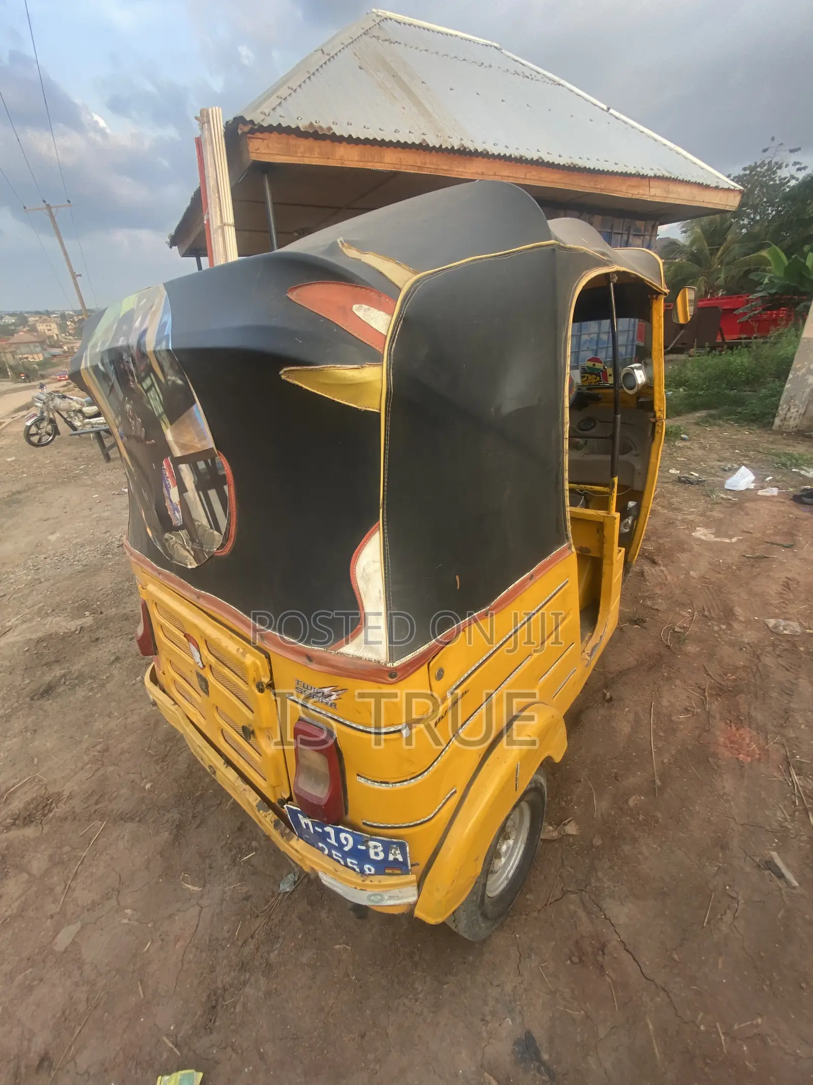Bajaj RE 2019 Yellow
