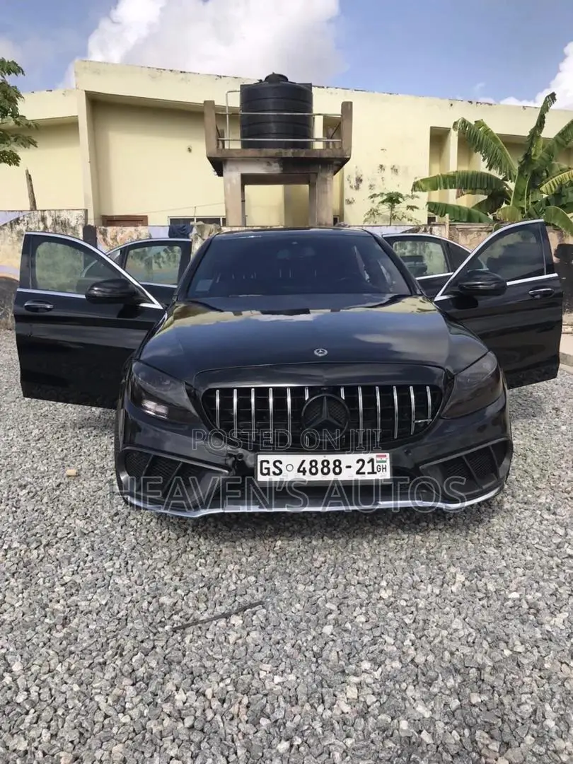Mercedes-Benz C300 2016 Black