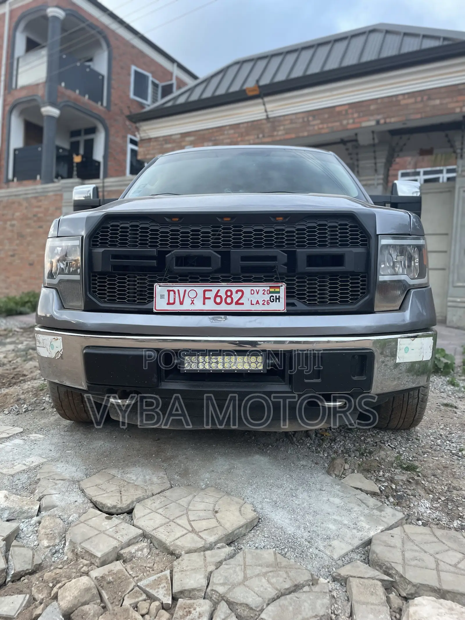 Ford F-150 Lariat 2012 Gray