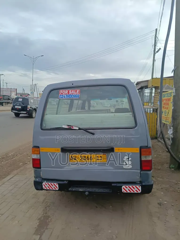 Nissan Caravan (Urvan) 2008 Grey