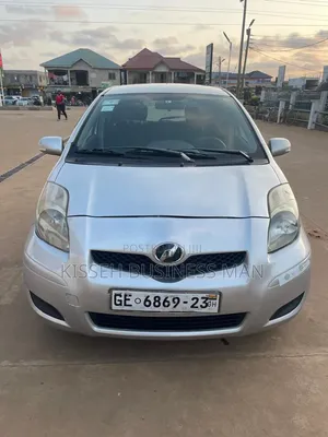 Toyota Vitz 2010 Silver