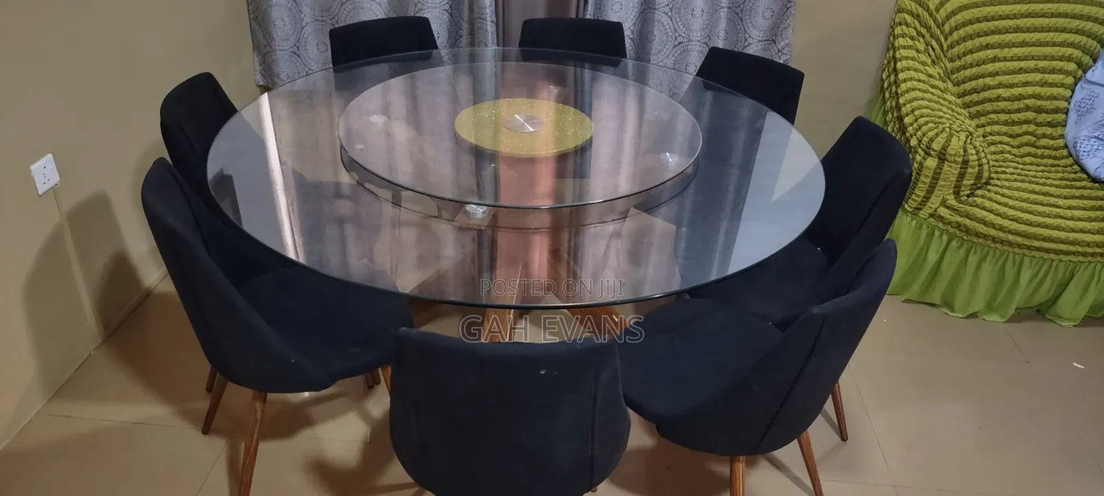 8 Seater Dining Table With Tempered Glass.