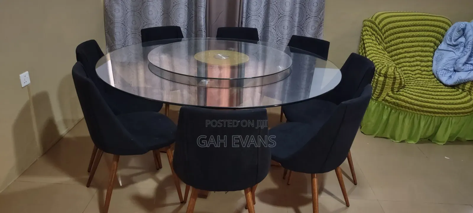 8 Seater Dining Table With Tempered Glass.