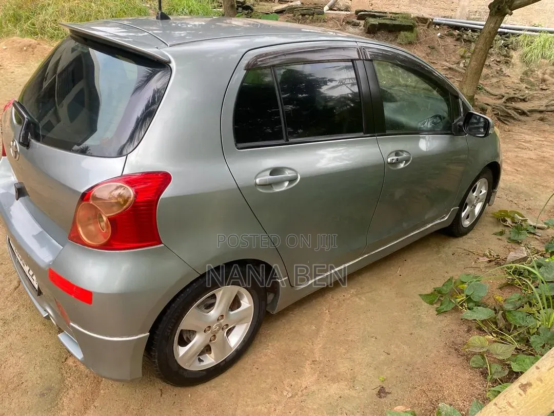 Toyota Vitz 2010 Gray
