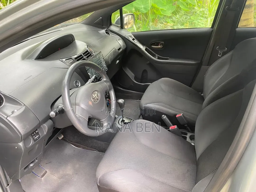 Toyota Vitz 2010 Gray