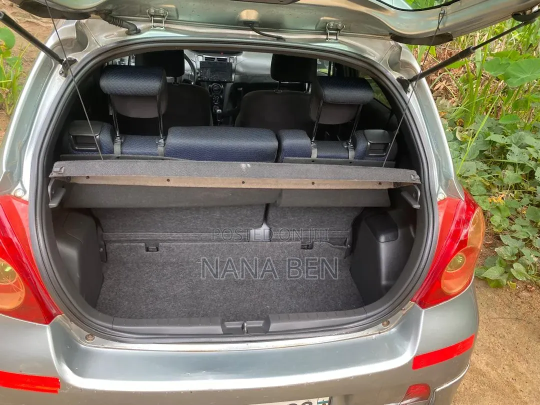 Toyota Vitz 2010 Gray