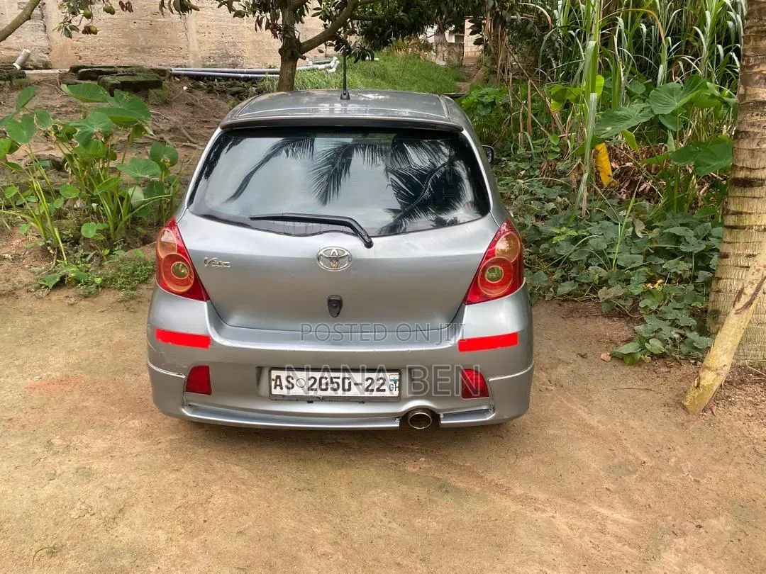 Toyota Vitz 2010 Gray
