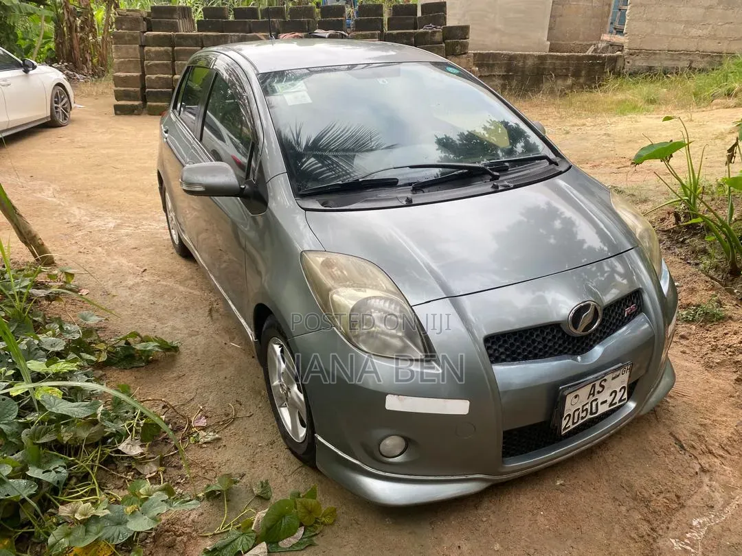 Toyota Vitz 2010 Gray