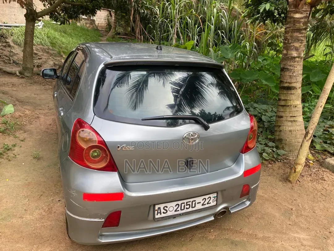 Toyota Vitz 2010 Gray