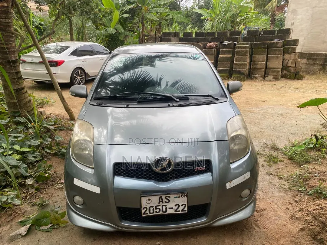 Toyota Vitz 2010 Gray