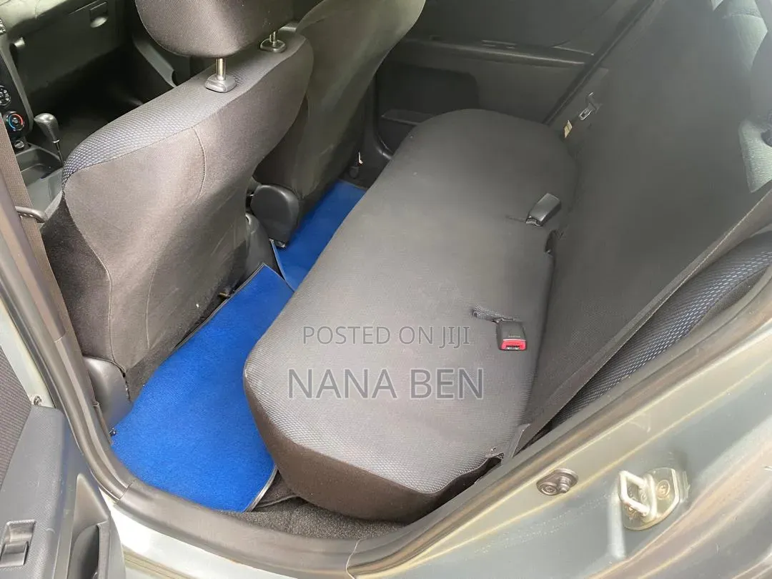 Toyota Vitz 2010 Gray