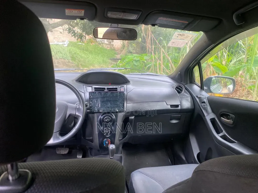 Toyota Vitz 2010 Gray
