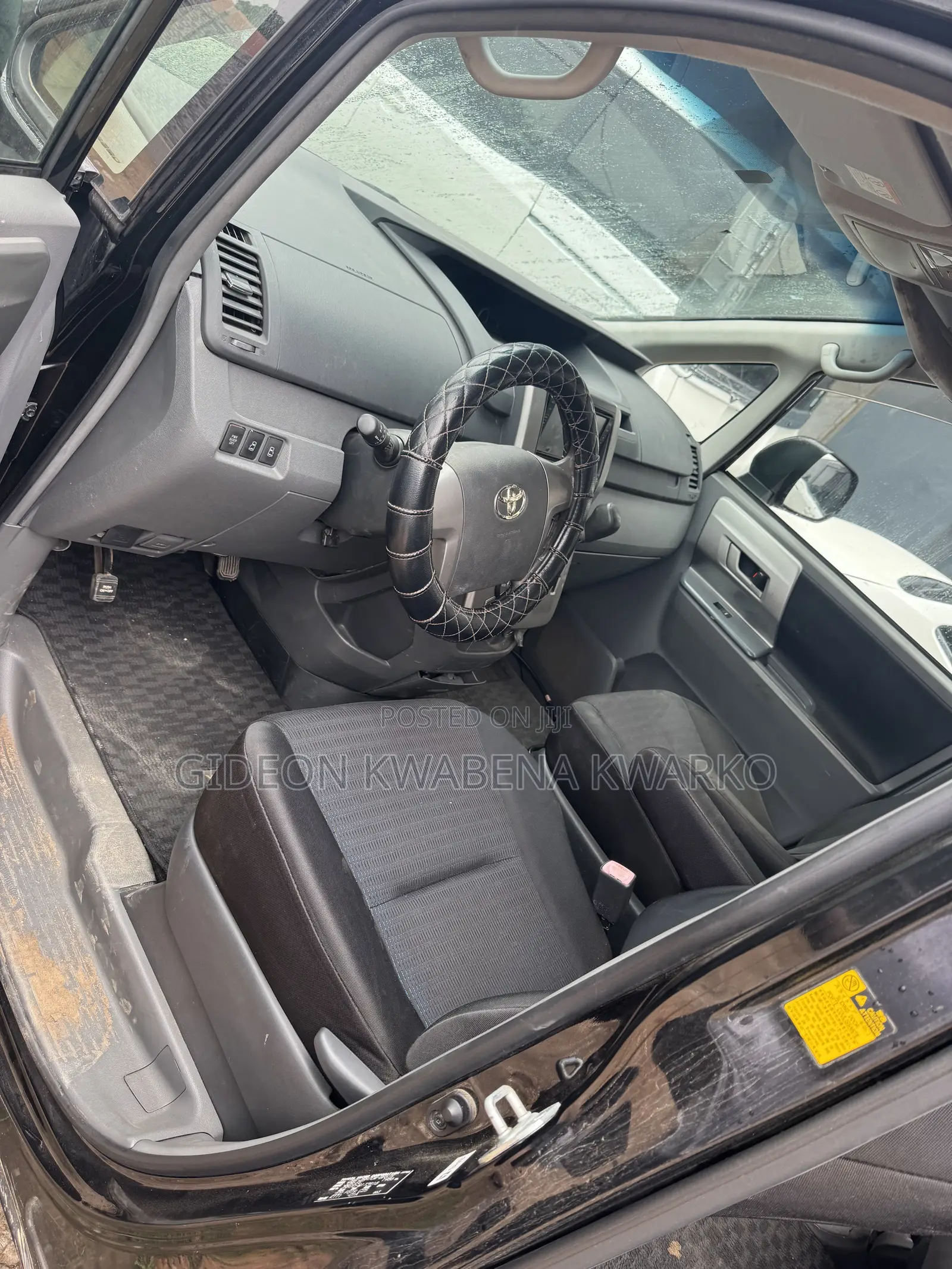 Toyota Voxy X 2WD 8-Seater 2010 Black