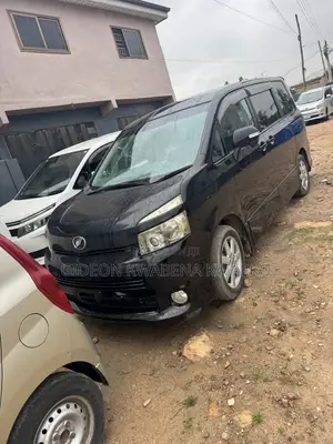Toyota Voxy X 2WD 8-Seater 2010 Black