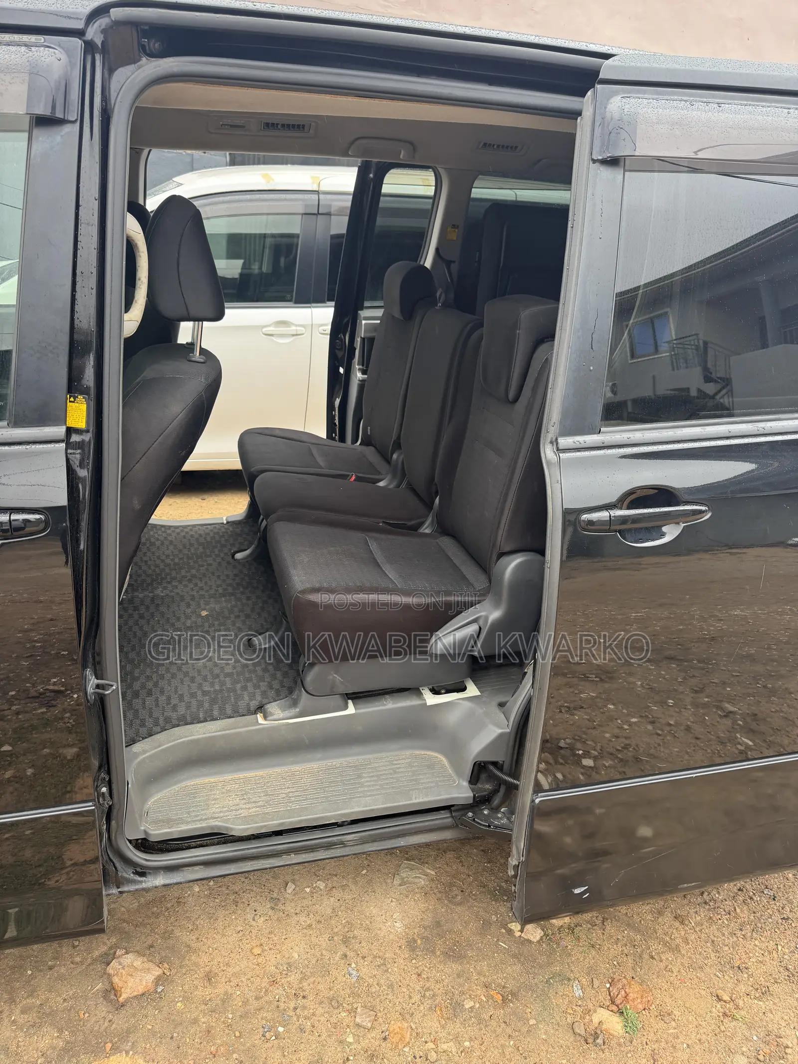Toyota Voxy X 2WD 8-Seater 2010 Black