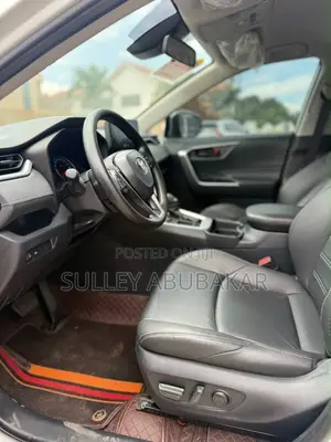 Toyota RAV4 XLE 2025 White