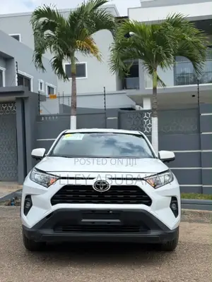 Toyota RAV4 XLE 2025 White