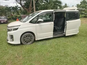 Toyota Voxy 2014 White