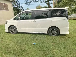 Toyota Voxy 2014 White
